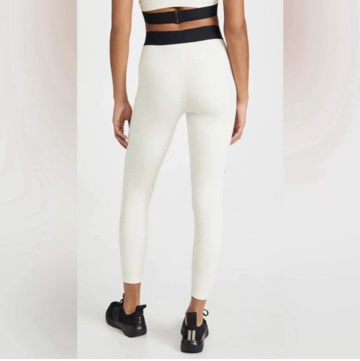 Le Ore Bandier Revolve Off White Black Contrast Cross Over Legging Small