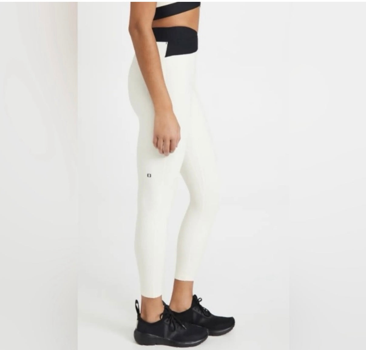 Le Ore Bandier Revolve Off White Black Contrast Cross Over Legging Small