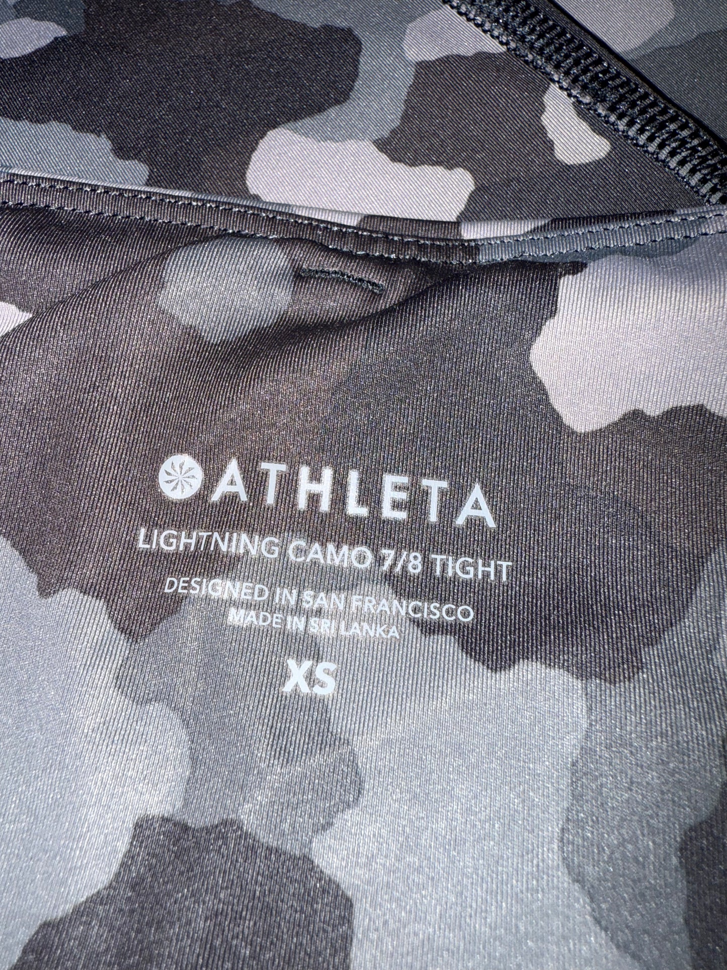 Athleta Camo Contender 7/8 Tight Legging XS