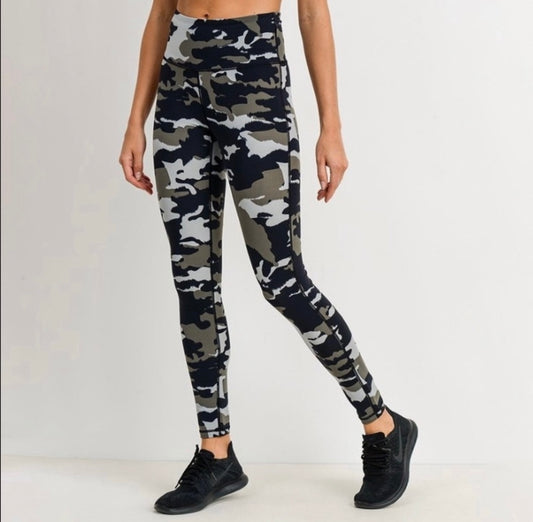 Mono B Camo Leggings Small New!