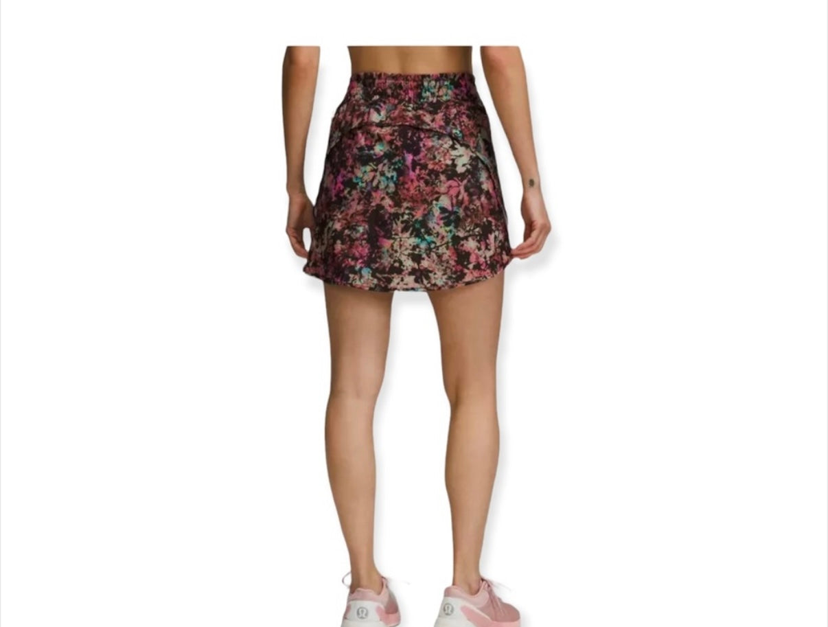 Lululemon Hotty Hot HR Skirt Long Size 4 New!